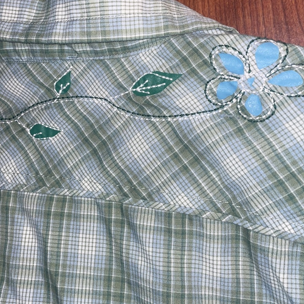 North Face Plaid Long Sleeve Ladies Shirt w Floral Embroidered & Shiny Buttons